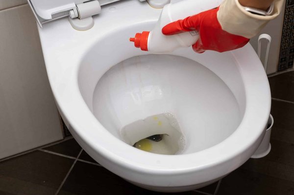 Acide chlorhydrique: la solution idéale pour une toillette bouchée