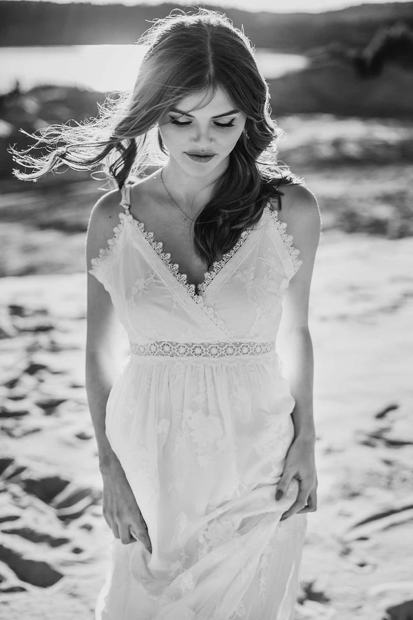 Inspiration Bohème : Des Célébrités qui Adoptent la Tendance des Robes Champêtres.