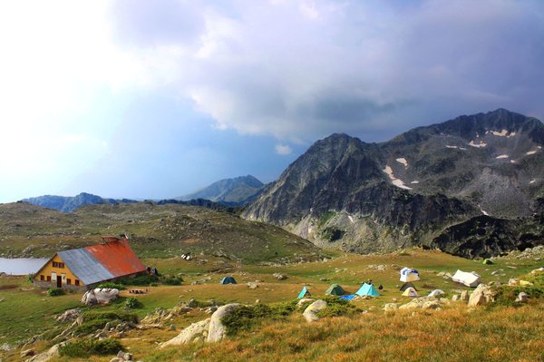 Conquérir les sommets du bien-être dans un camping de montagne